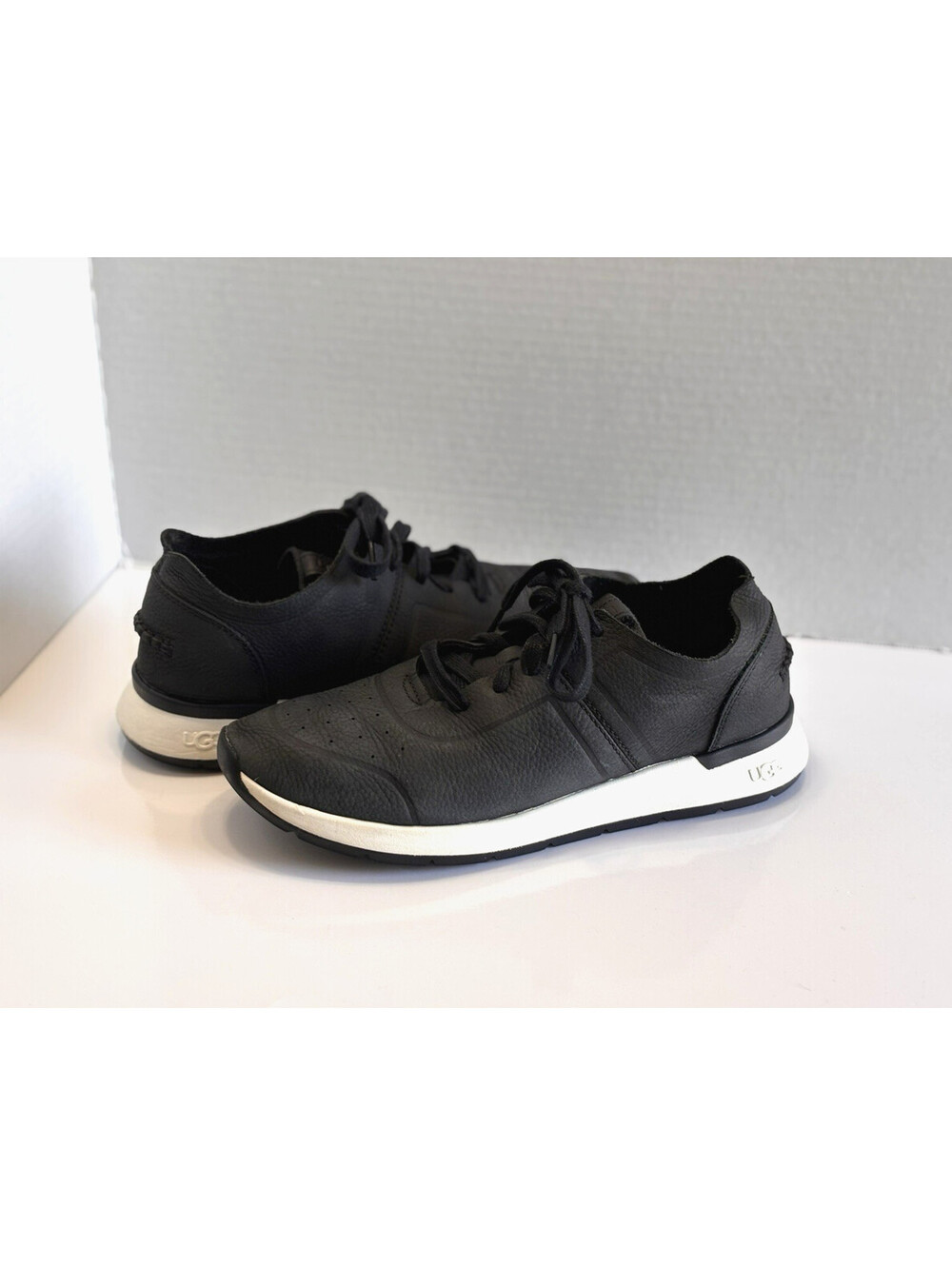 UGG Adaleen Women's Size 8 Black Soft Leather Sneakers Lace Up Casual Shoes